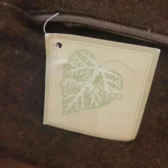 Leila's Linens New York Handcrafted Dark Brown Wool Felt Sharkstooth 18 Pillo - Picture 8 of 10